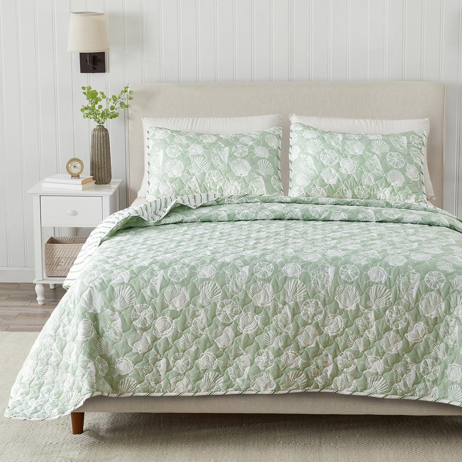 Green / White Seashell Reversible Quilt Set with Shams