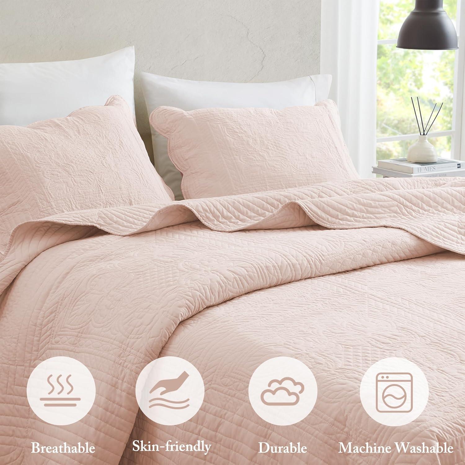 Tuscany Scalloped Edge Quilt Set