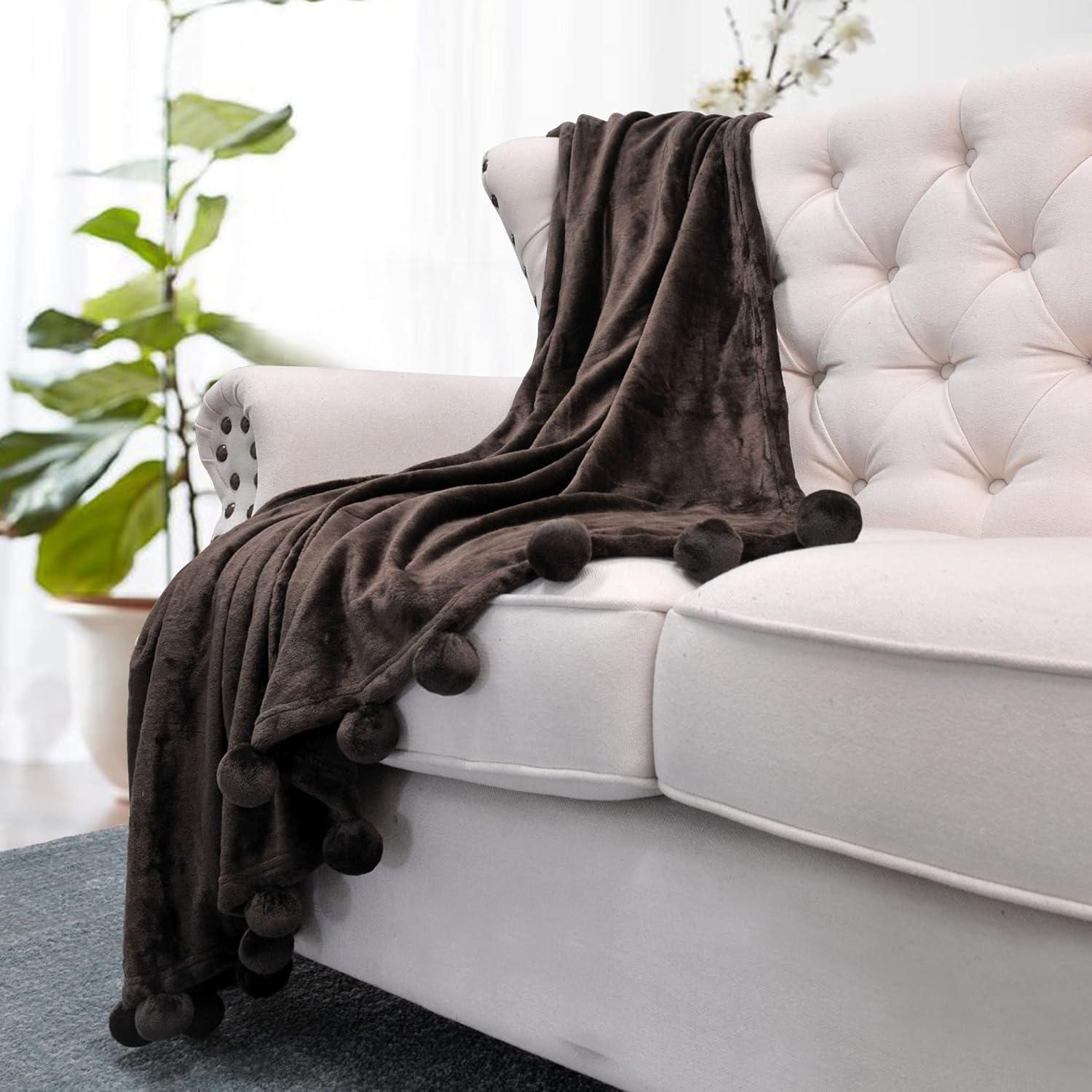 Flannel Fleece Pom Pom Blanket