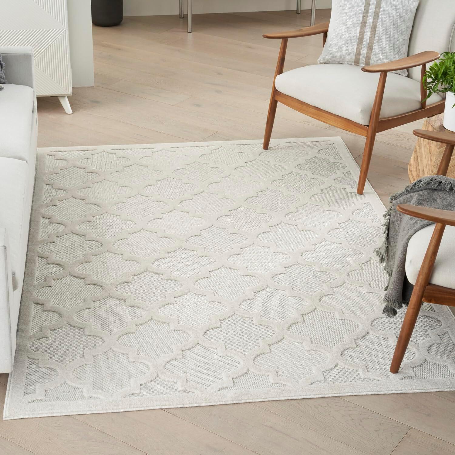 Ivory and White Trellis Synthetic Flat Woven 6' x 9' Rug