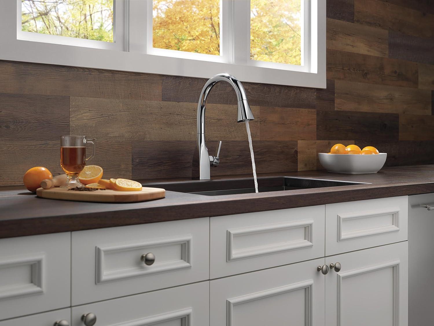 Mateo Pull Down Touch Single Handle Kitchen Faucet with MagnaTite® Docking and Touch2O® Technology