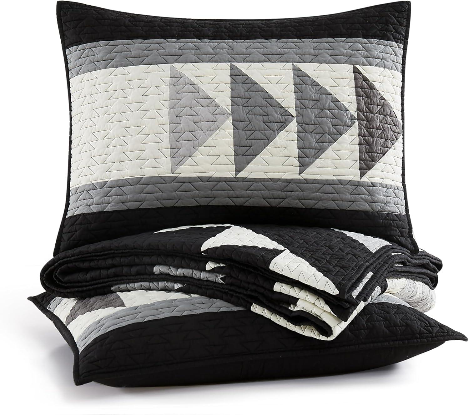 Shadow Peak Quilt Black