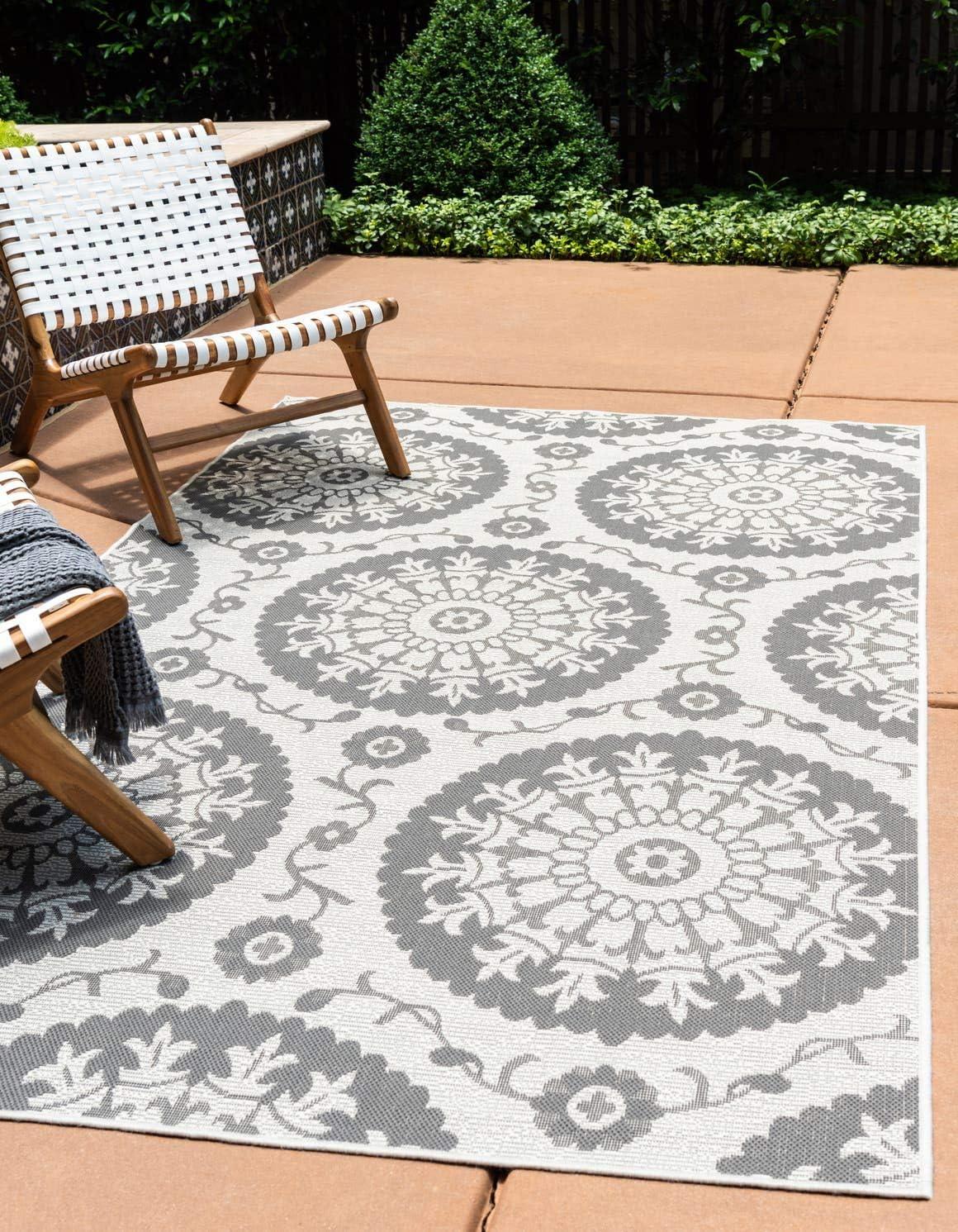 Unique Loom Outdoor Botanical Collection Area Rug - Medallion (9'  x 12' Rectangle Gray/Silver)