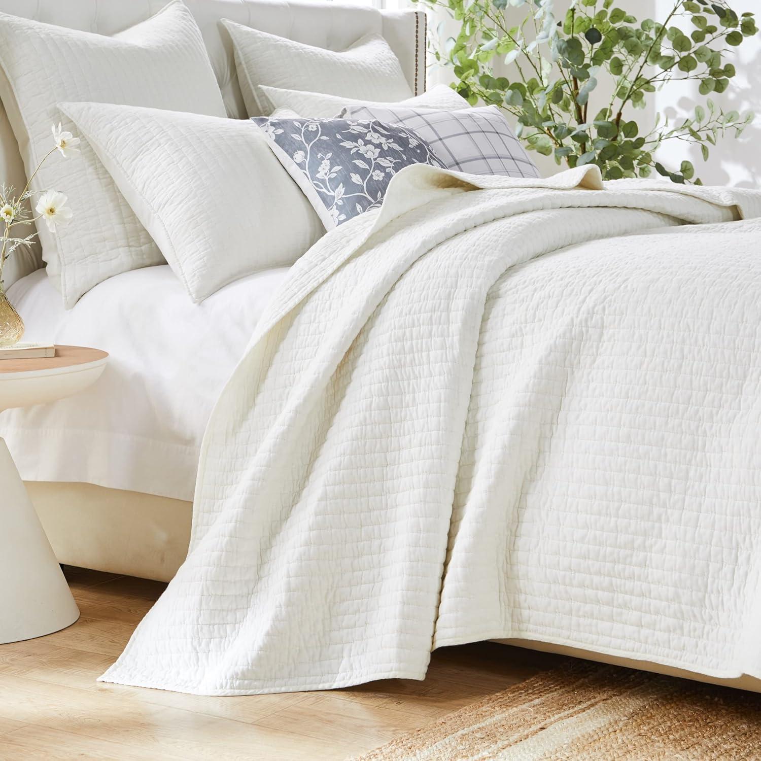 Monterrey Finely Stitched Modern Quilt Set