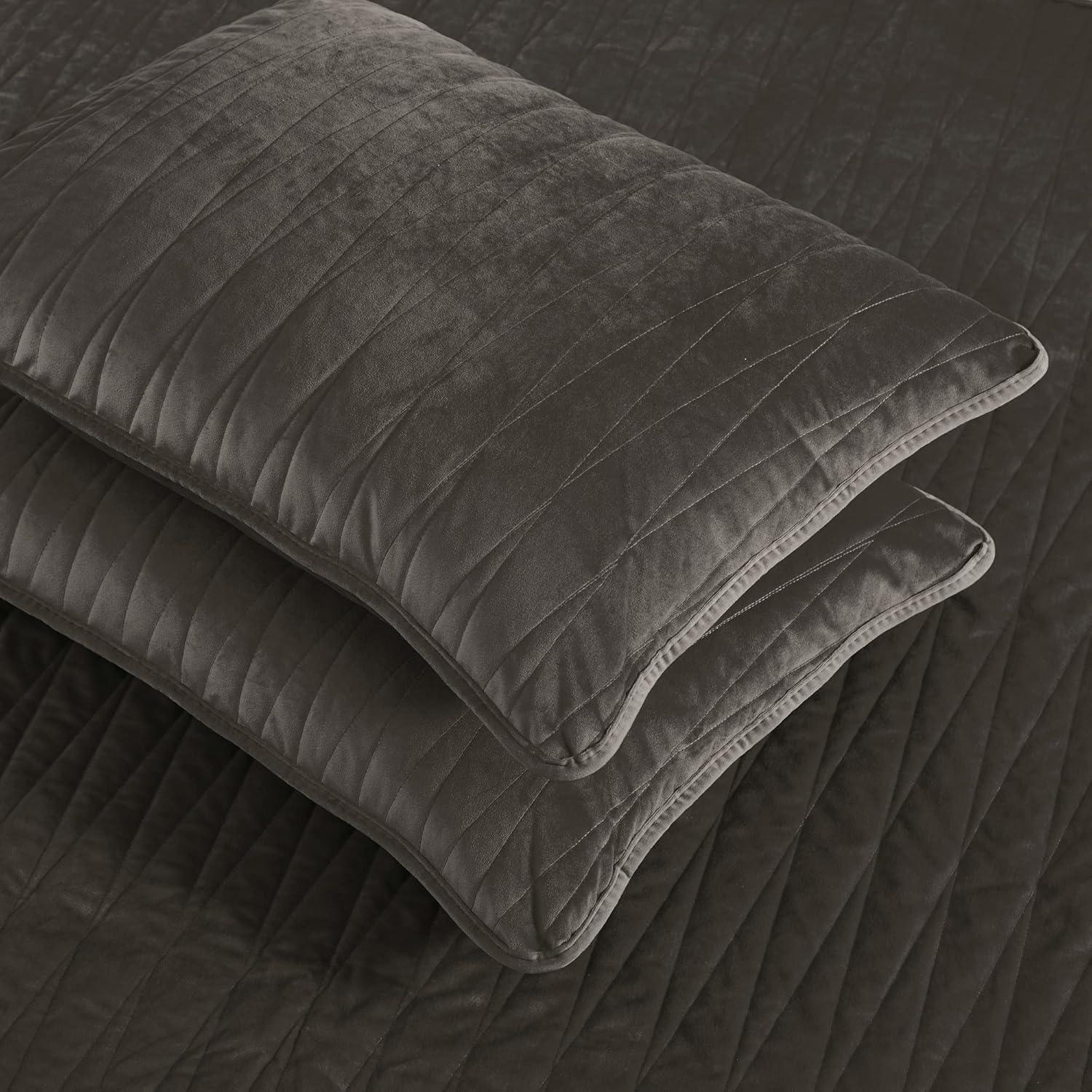 Brielle Premium Modern & Contemporary Velvet Quilt Set