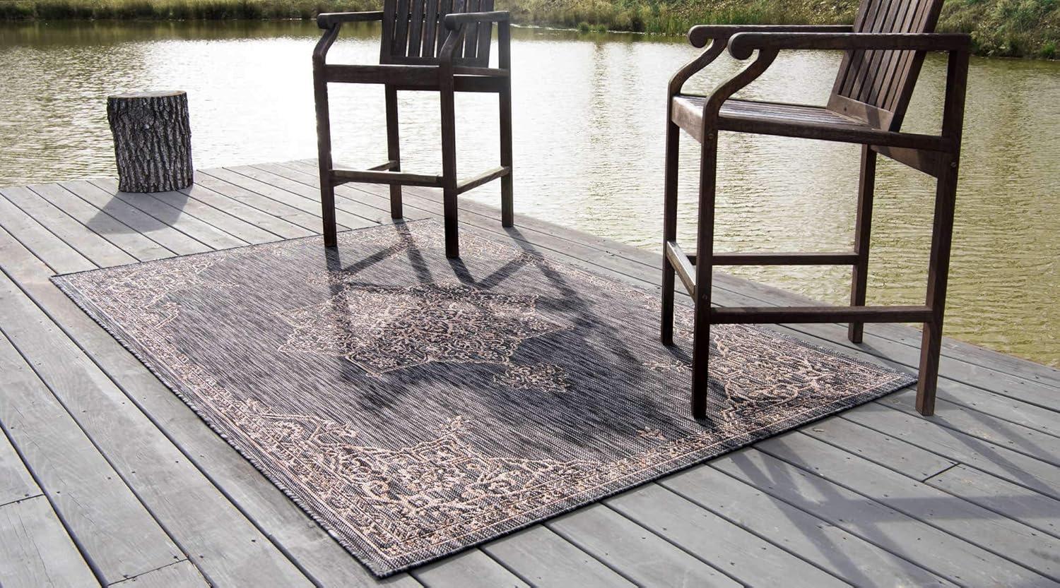 Unique Loom Outdoor Traditional Collection Area Rug - Antique (4' 1" x 6' 1" Rectangle Charcoal Gray/Natural)