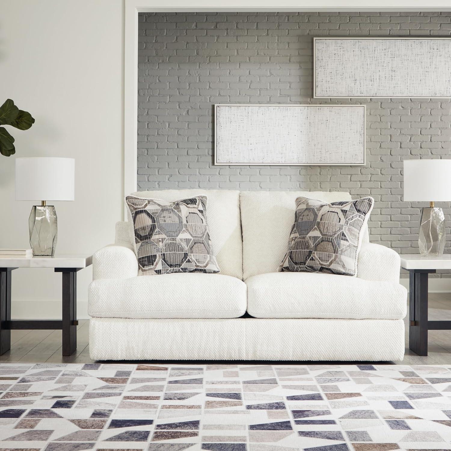 Sofá de Dos Plazas de Lino con Diseño Exclusivo de Ashley Karinne y Almohadas Decorativas