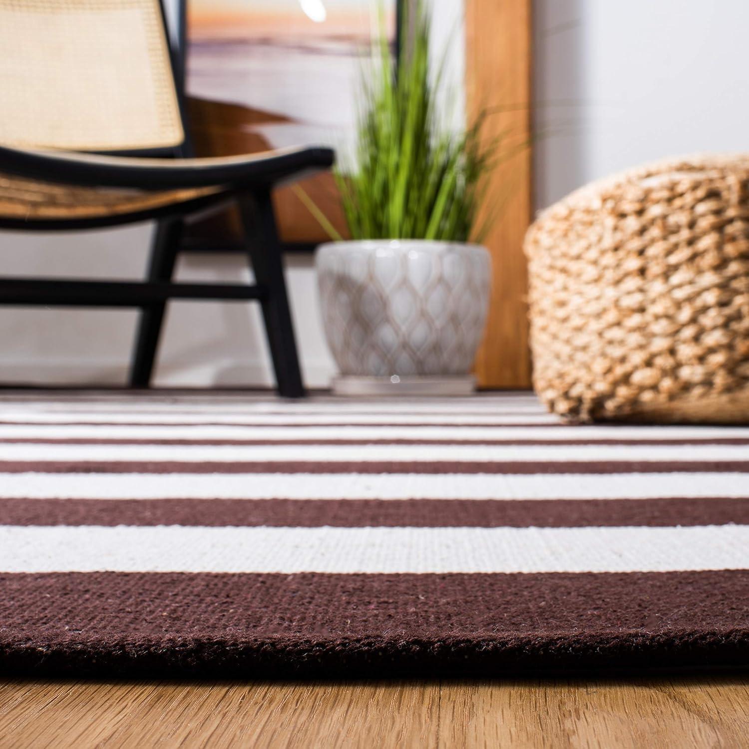 Montauk MTK712 Hand Woven Indoor Accent Rug - Chocolate/Ivory - 4'x6' - Safavieh