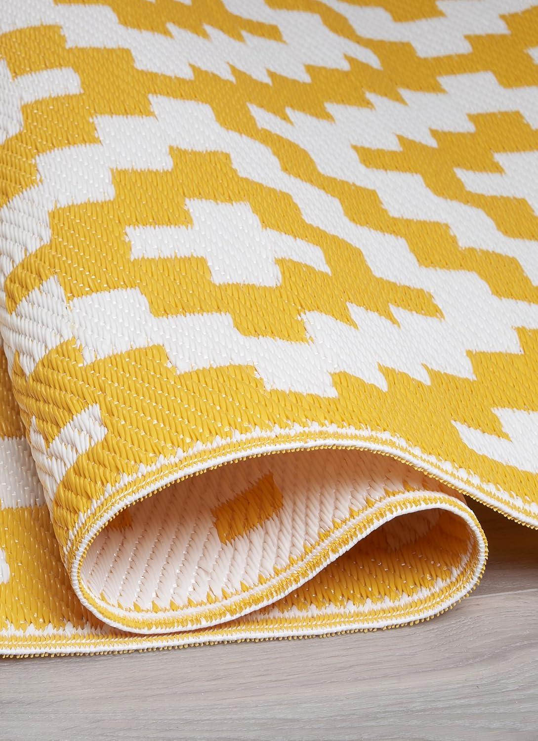 FH Home Outdoor Rug - Waterproof, Fade Resistant, Reversible - Premium Recycled Plastic - Geometric - Porch, Deck, Balcony, Mudroom, Laundry Room, Patio - Aztec - Yellow & White - 3 x 5 ft