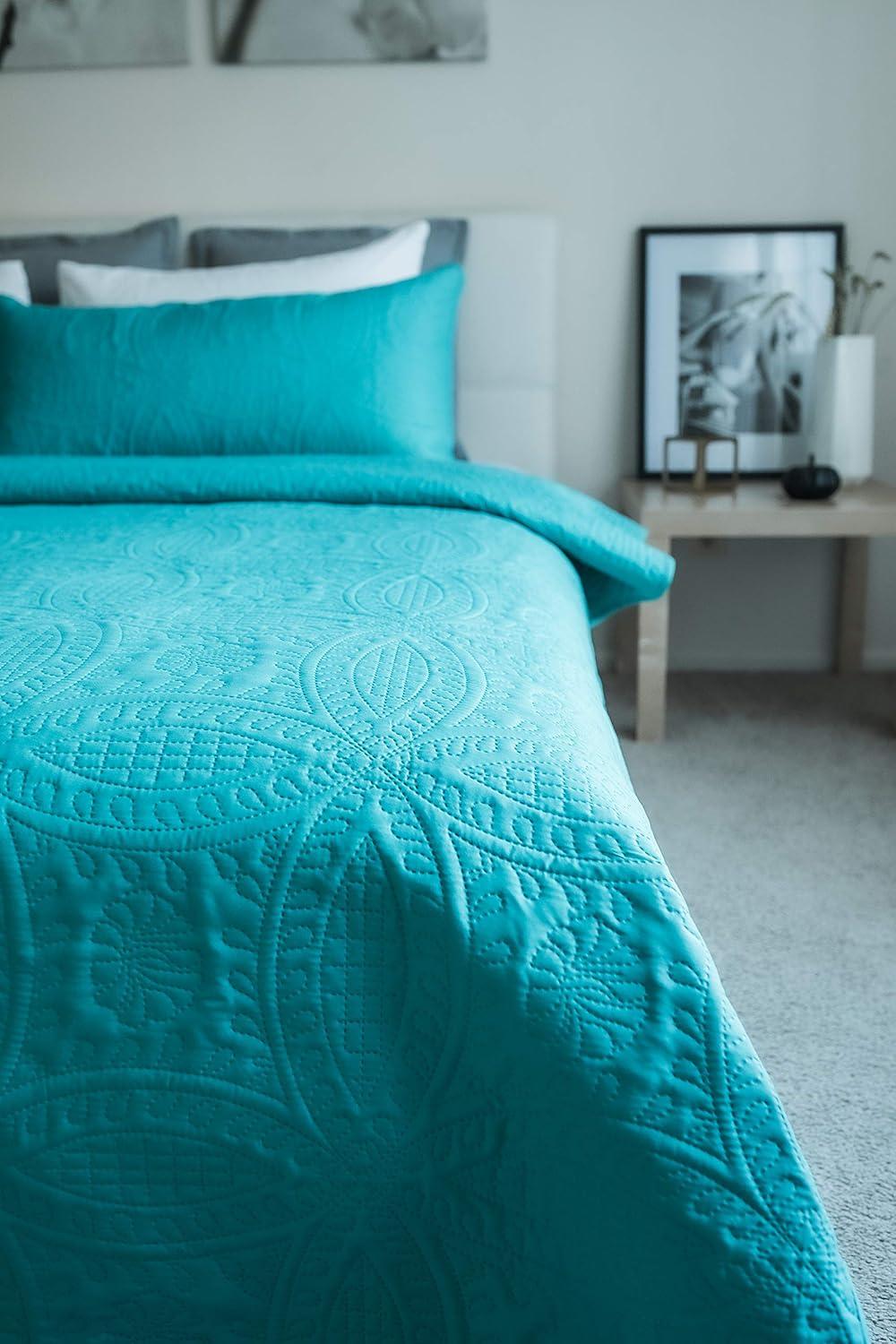 Mezzati Prestige Bedspread Coverlet Set - Soft Brushed Microfiber Comforter Bedding Cover, 3-Piece Quilt Set (Queen/Full, Blue Ocean Teal)