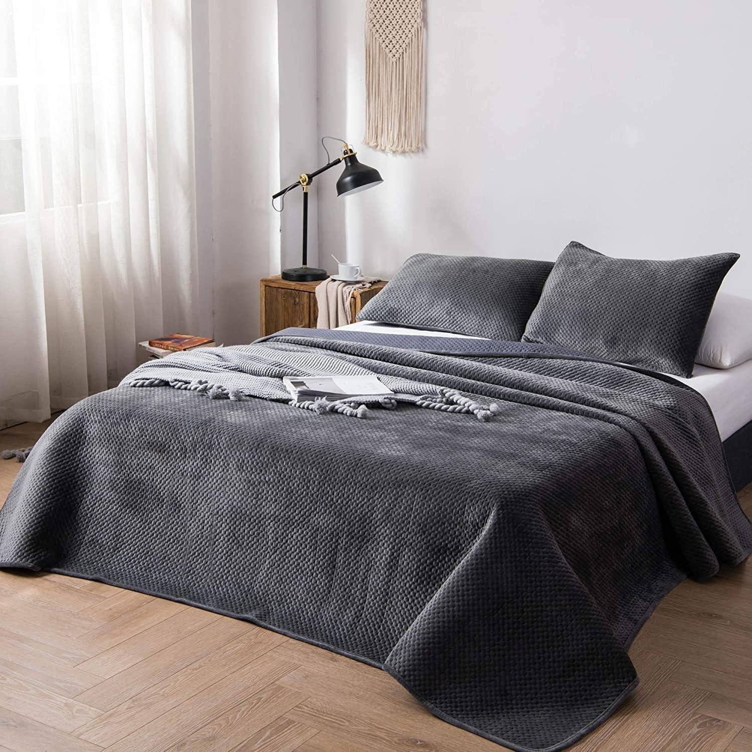Kasentex  All Season Plush Poly Velvet Lavish Design Quilt Set Soft and Warm Machine Washable Coverlet Grey Queen