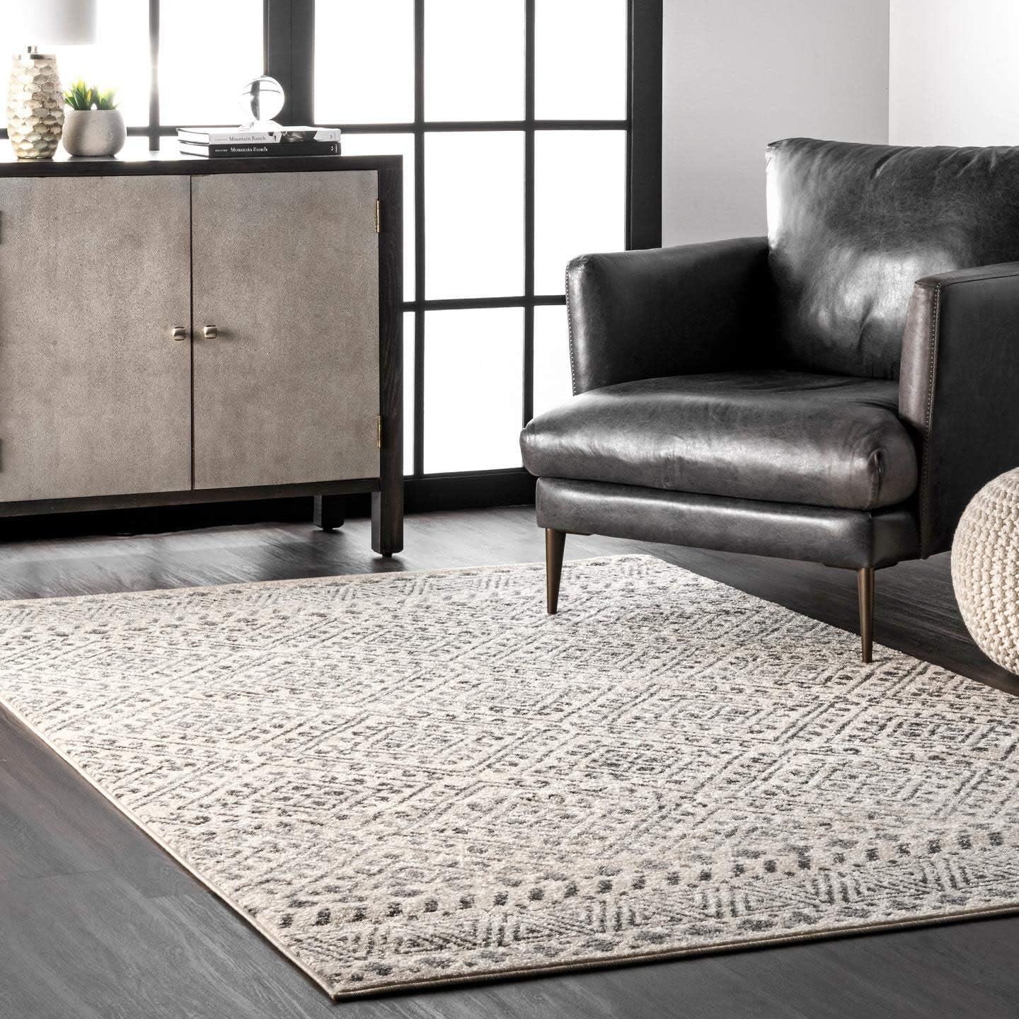 Modern Gray Diamond Trellis 80" Synthetic Area Rug