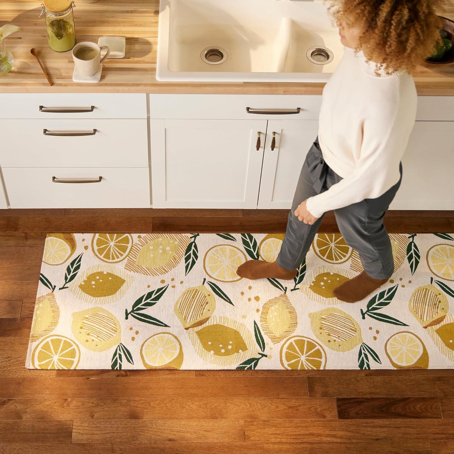 Town & Country Living TOWN & COUNTRY Living Livie Fresh Lemon Everwash Washable Non-Slip Backing Kitchen Runner Rug