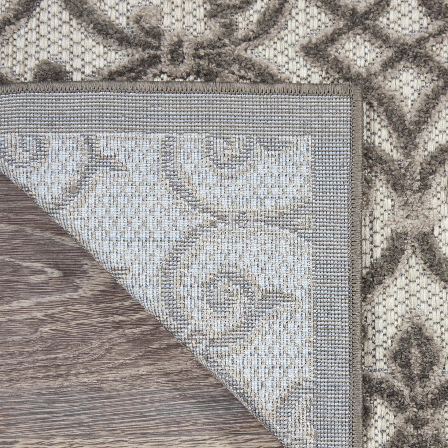 Lark Manor™ Isalia Floral Indoor / Outdoor Rug