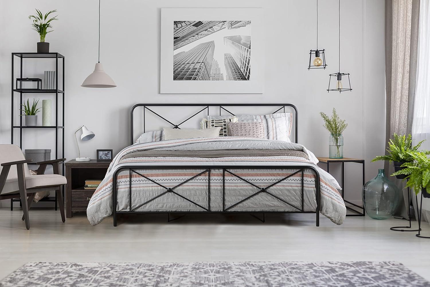 Hillsdale Furniture Williamsburg Geometric Design Metal King Bed, Black Sparkle