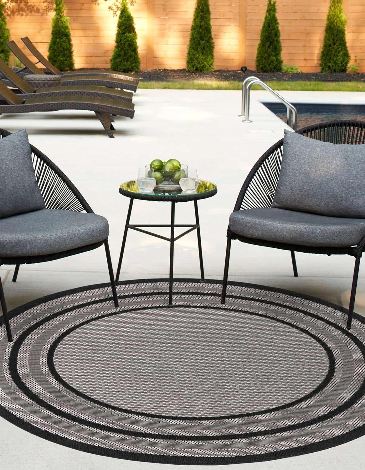 Gray Synthetic 6' Round Outdoor Easy-Care Rug