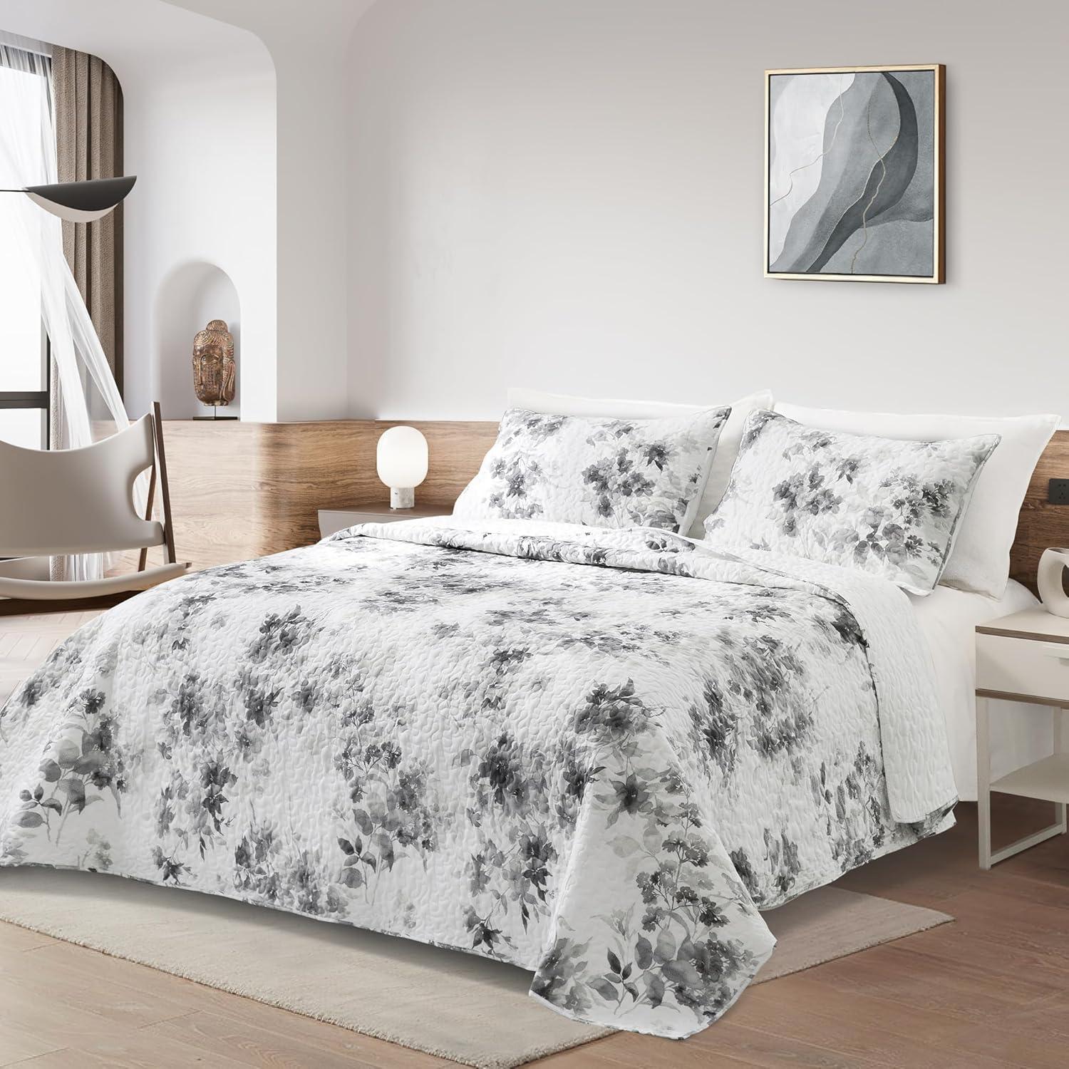 Full White and Gray Microfiber Floral Quilt Set