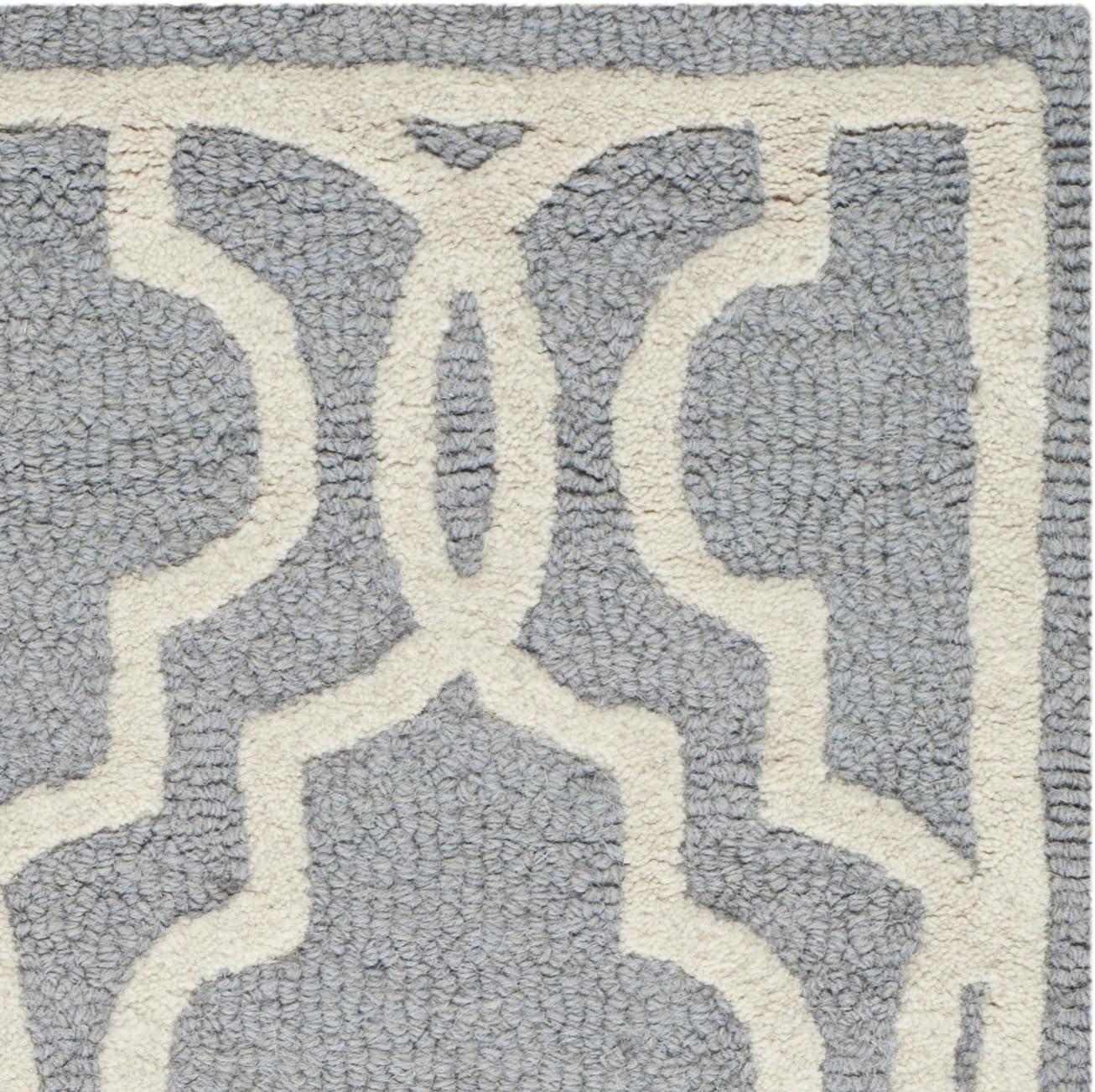 Silver and Ivory Hand-Tufted Wool Accent Rug 2'6" x 4'