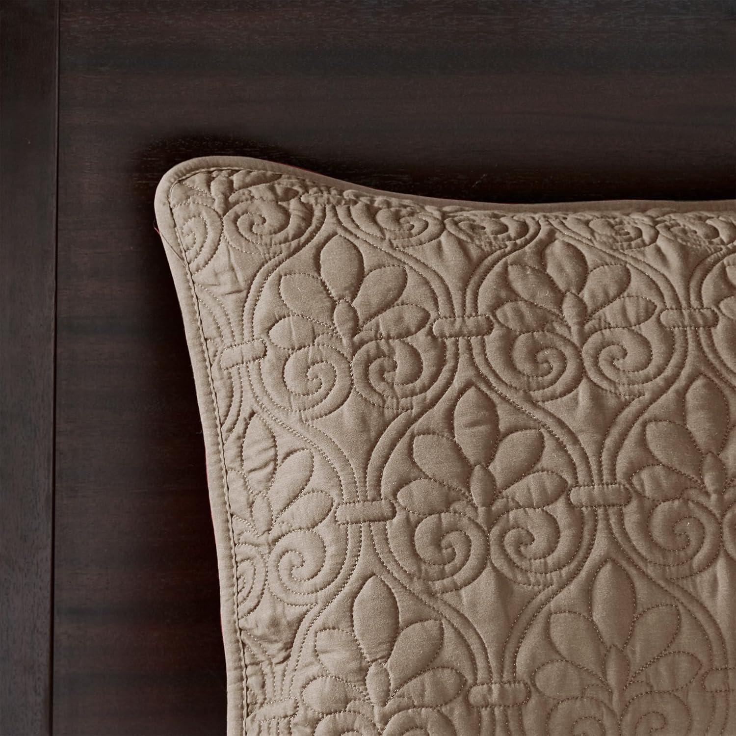 Quebec Reversible Bedspread Set