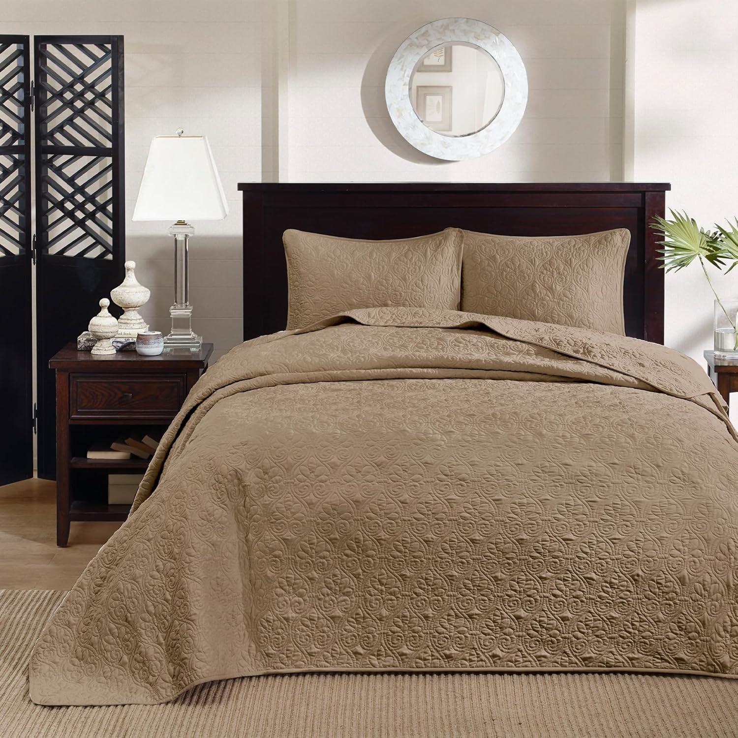 Quebec Reversible Bedspread Set