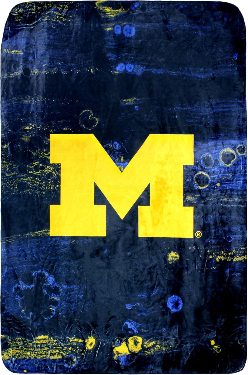 Michigan Wolverines Navy and Yellow Knitted Cotton Sherpa Throw Blanket