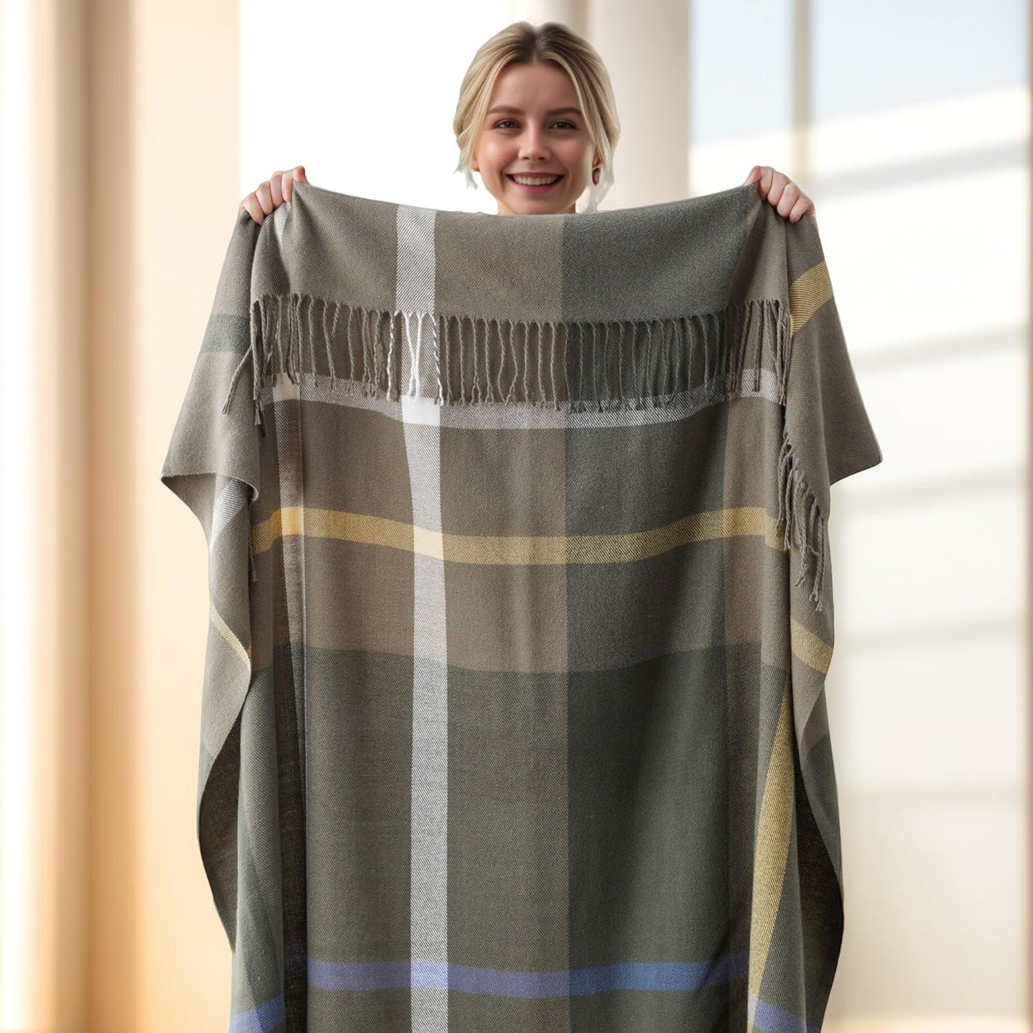 Battilo Classic Plaid Throw Blanket for Couch,Black&Beige,Buffalo Check Pattern Blanket for Picnic,50"x60"