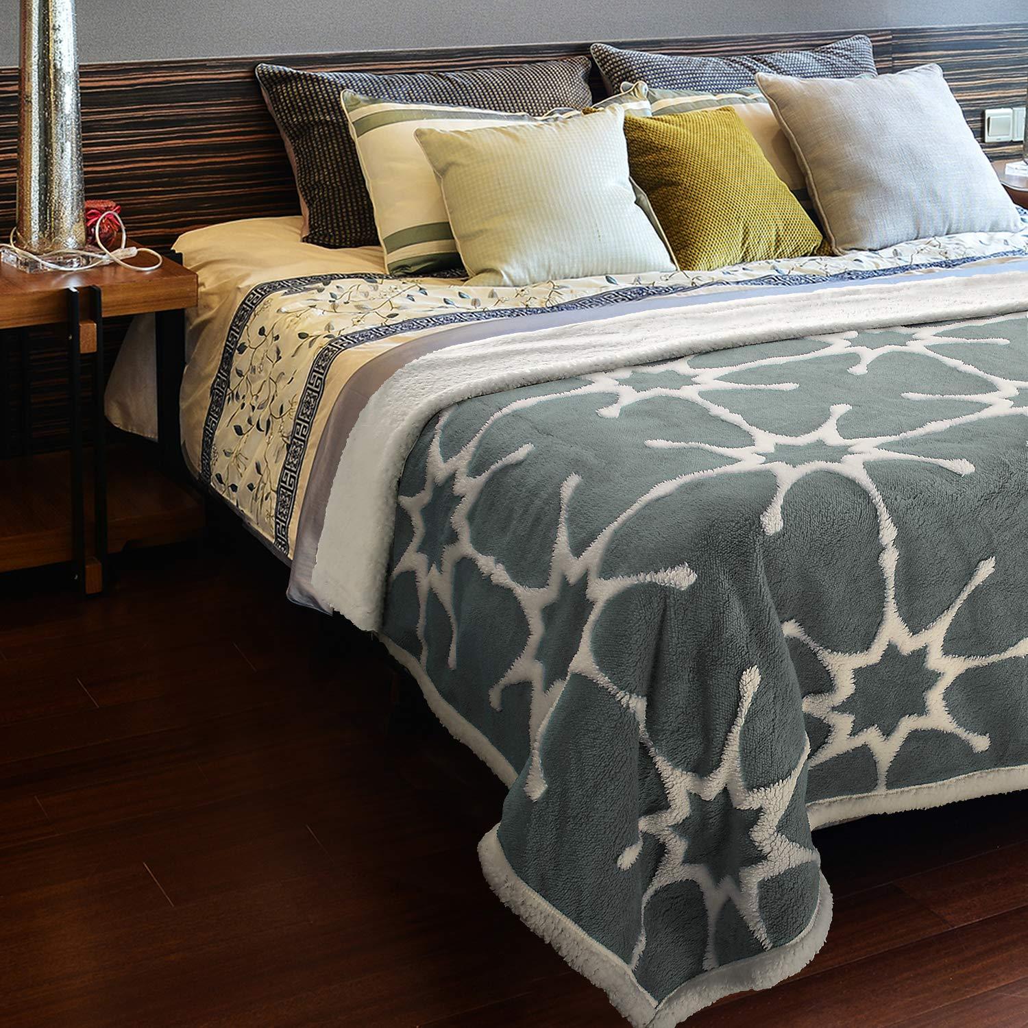 Catalonia Catalonia Sherpa Throw Blanket, Super Soft Fuzzy Plush Bed Throw TV Blanket, 50" x 60", Holiday Throw