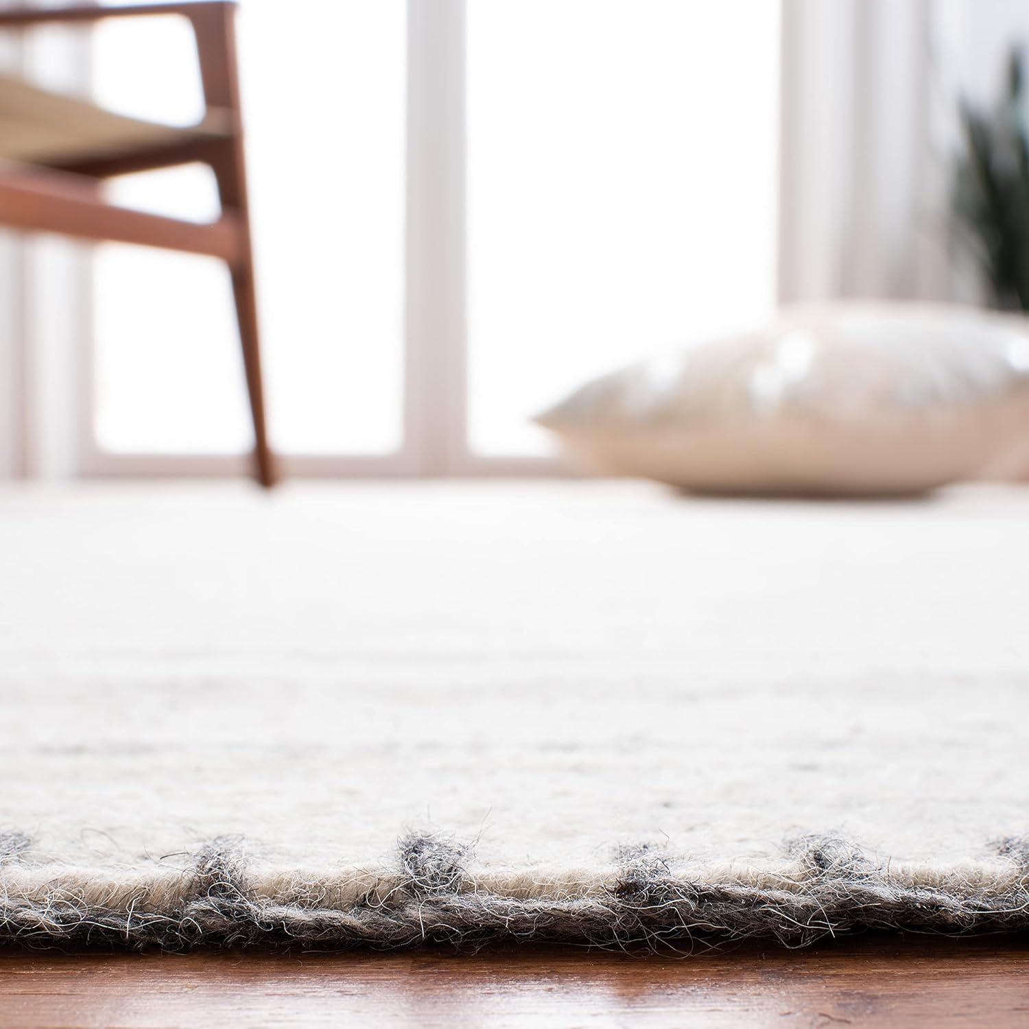 Kilim KLM651 Hand Woven Area Rug - Beige/Light Grey - 5'x8' - Safavieh.