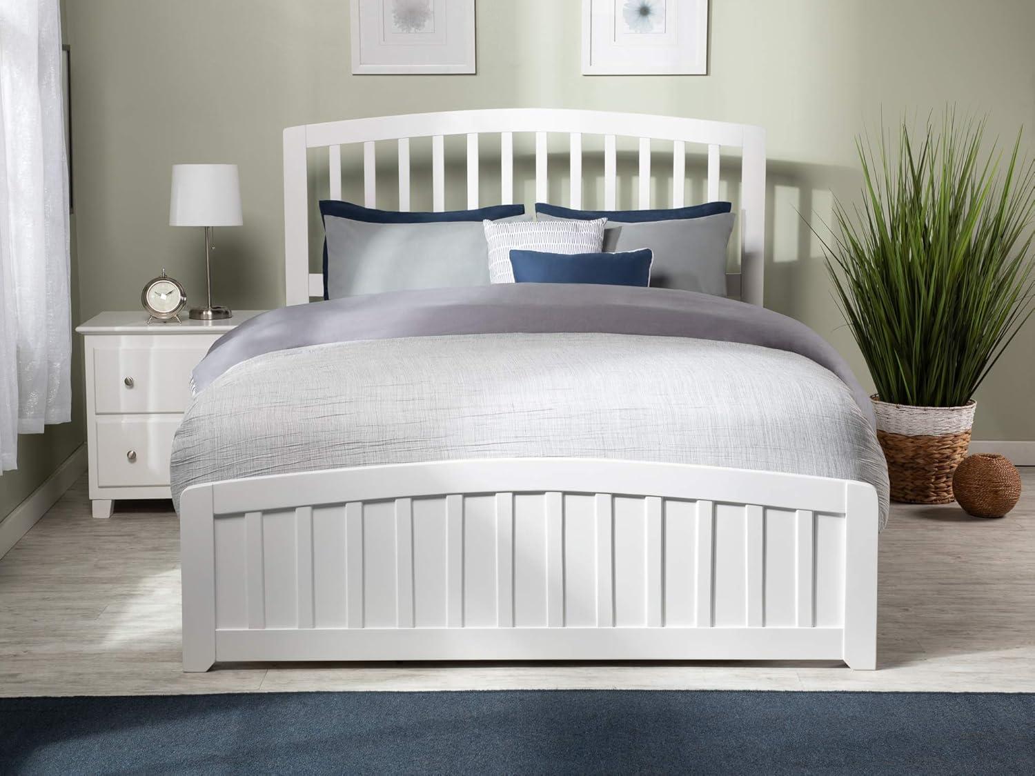 Richmond Full Traditional Wood Bed with Curved Headboard in White