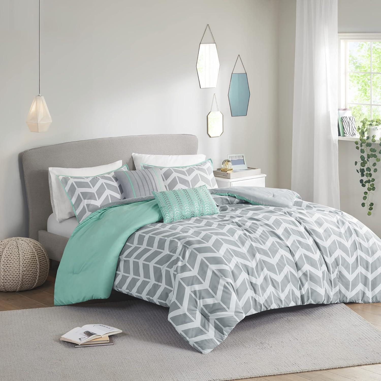 Intelligent Design Darcy Comforter Set Chevron