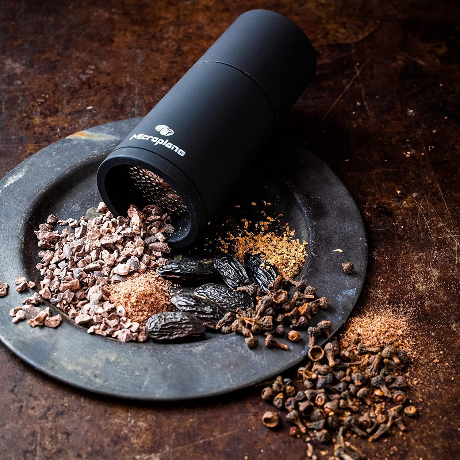 Black Plastic Spice Mill with Adjustable Grind