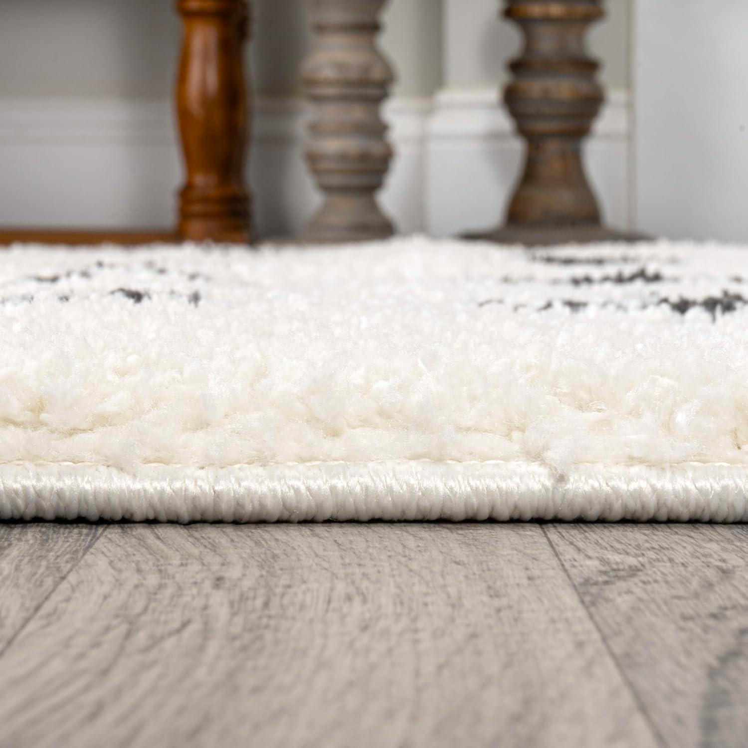 3'x5' Cristo Berber Geometric Shag Area Rug, White/Black - JONATHAN Y