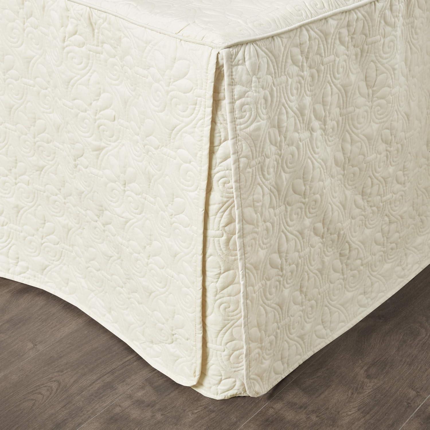 Quebec 3 Piece Split Corner Pleated Quilted Bedspread