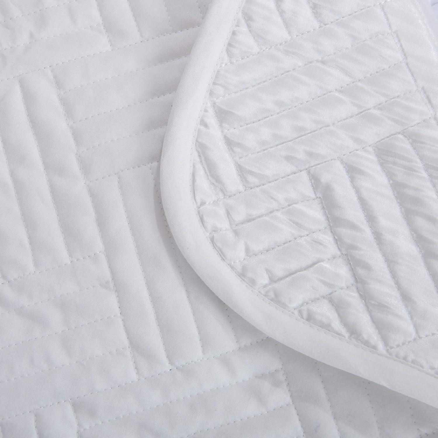 NTBAY 3 Pieces Quilt Set, Silk Satin Geometric Pattern Quilted Coverlet Set (1 Quilt, 2 Pillow Shams) - NTBAY