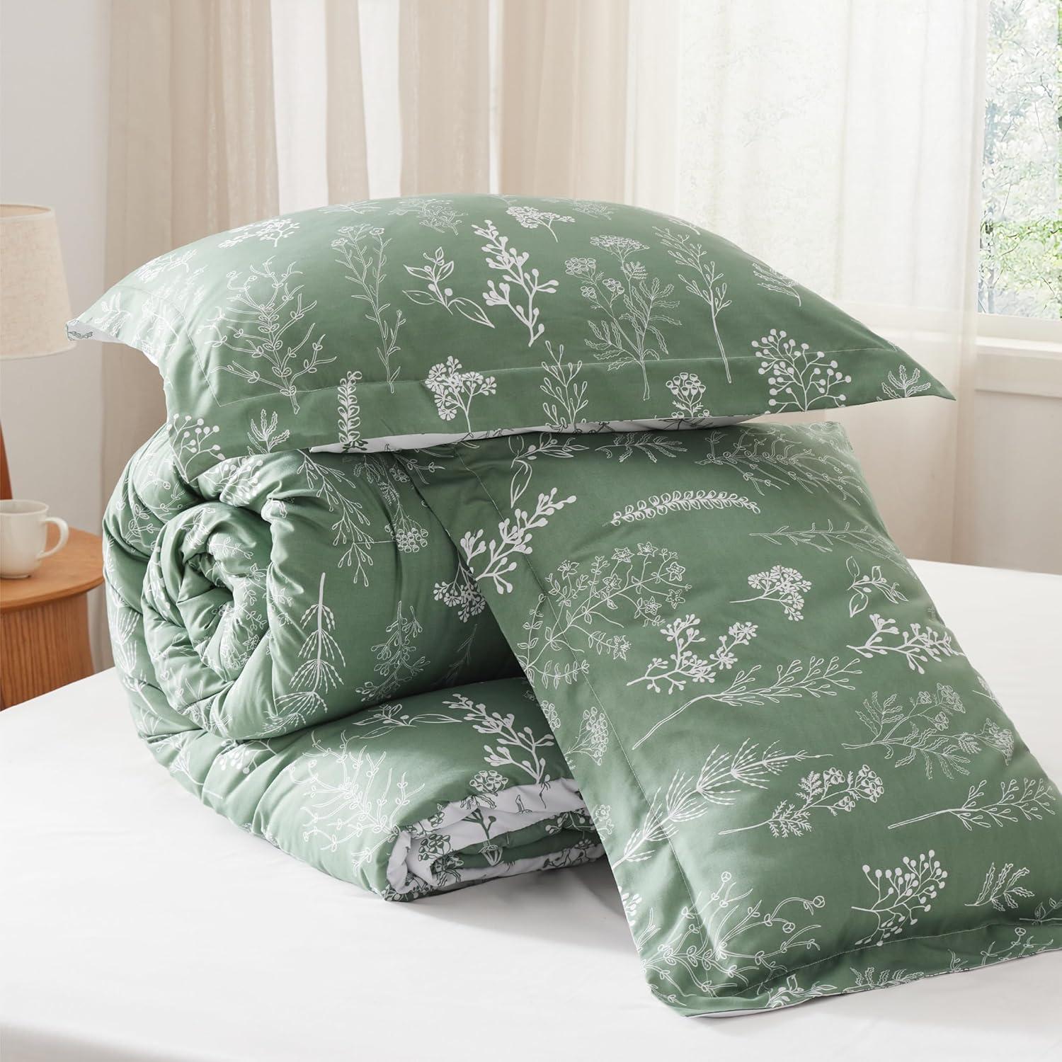 Queen - Sage Green , Cute Floral Beddings, 3 Pieces, 1 Soft Reversible Botanical Flowers