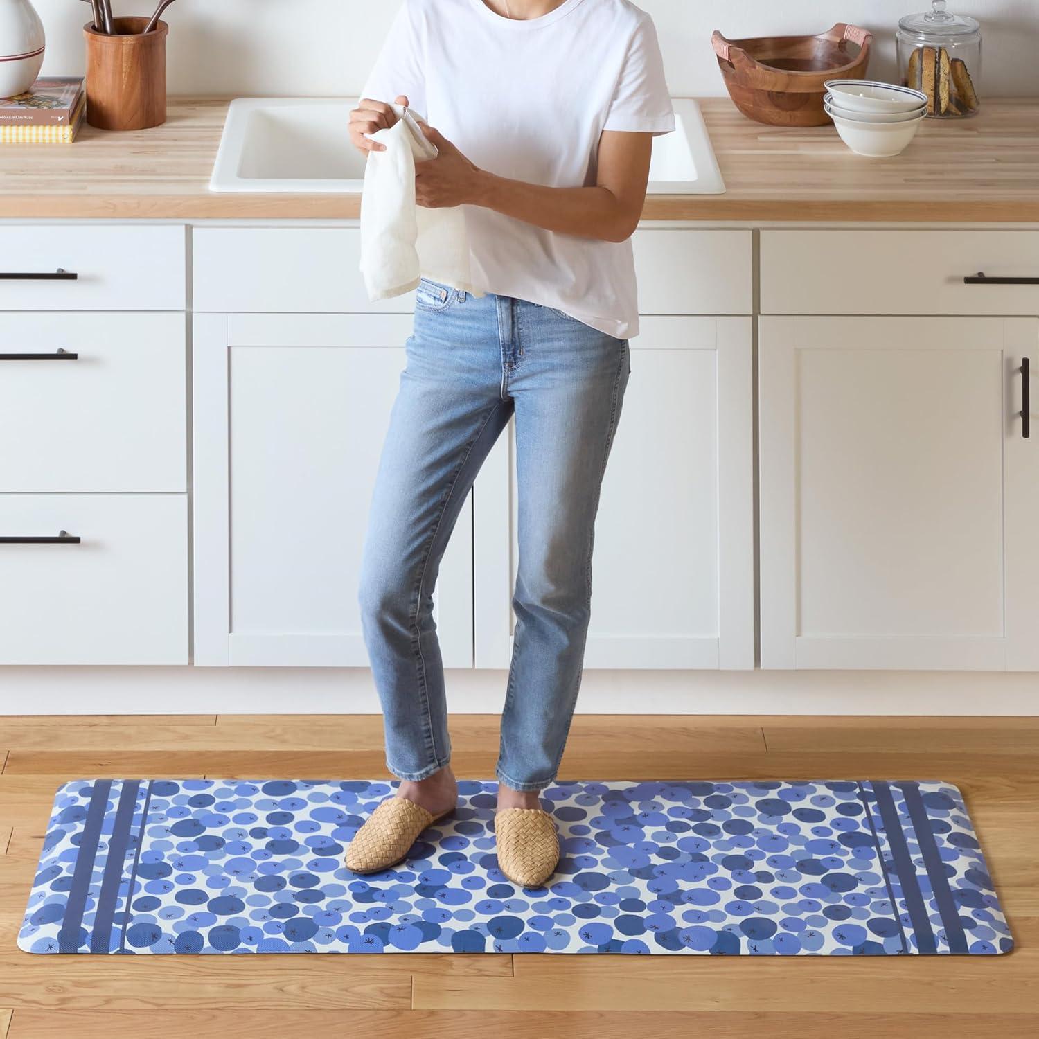 Sur La Table Kitchen Essentials SUR LA TABLE KITCHEN ESSENTIALS Fresh Blueberries Fruit Kitchen Mat Blue/White