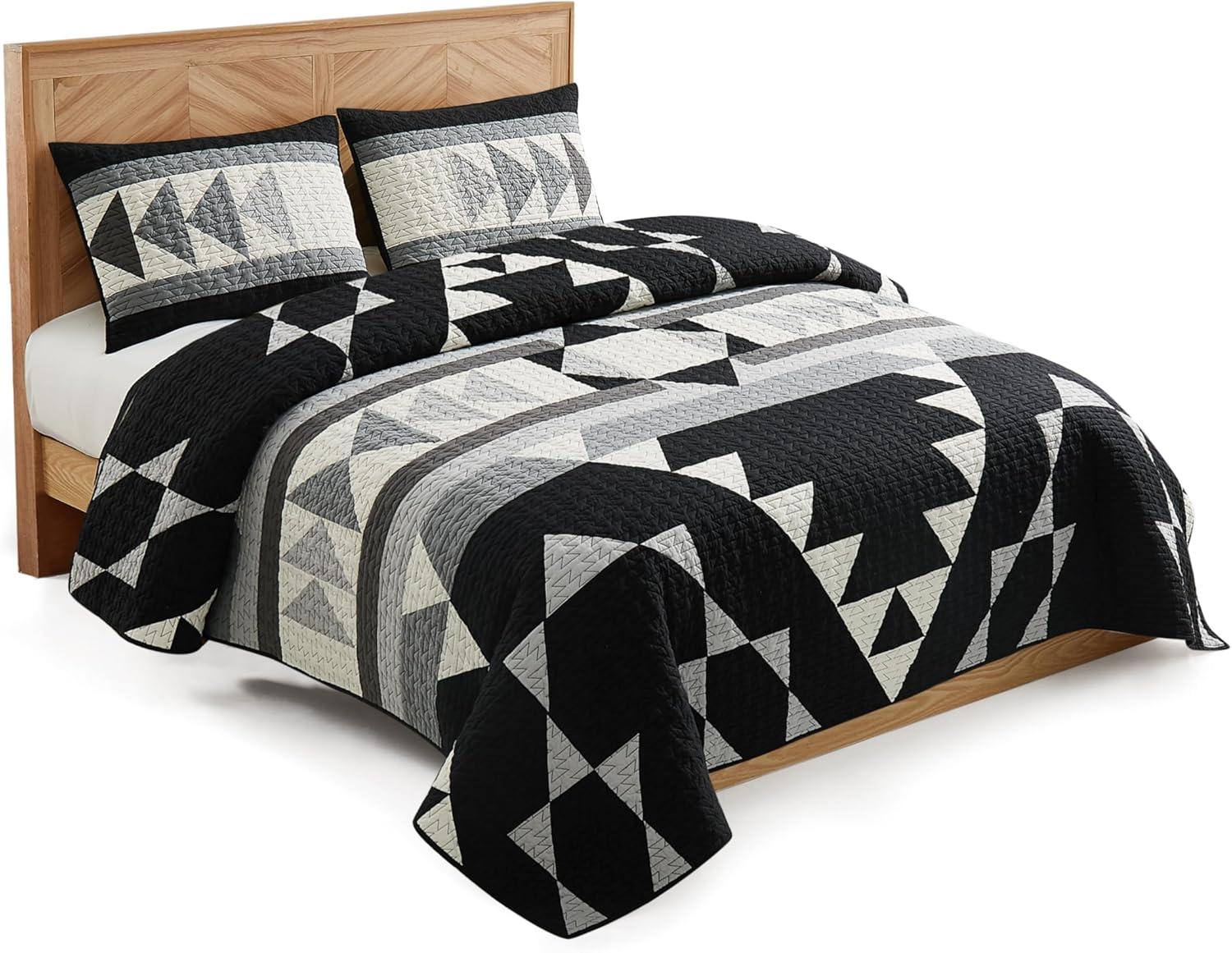 Shadow Peak Quilt Black