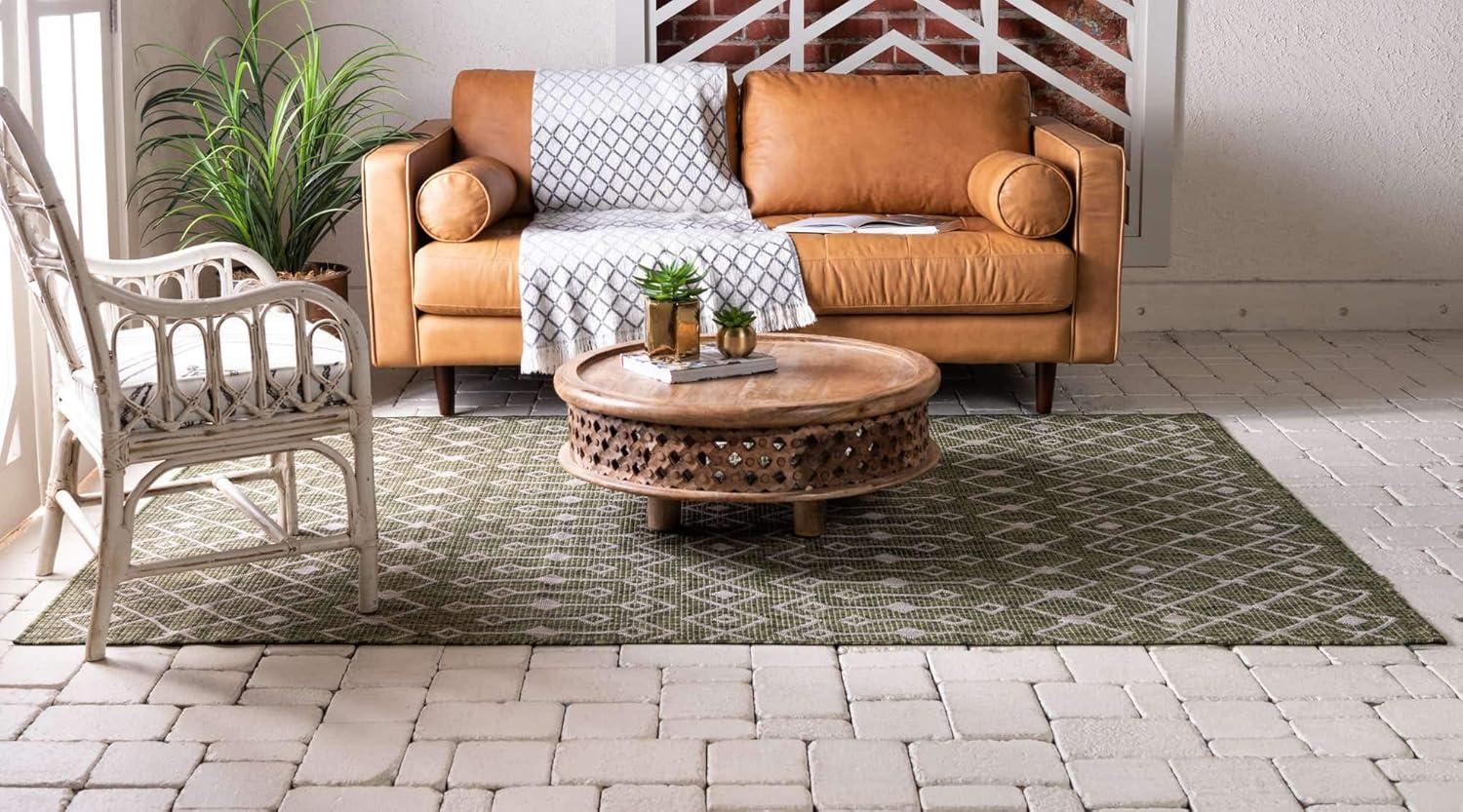 Easy-Care Green Trellis 6' x 9' Outdoor Synthetic Rug