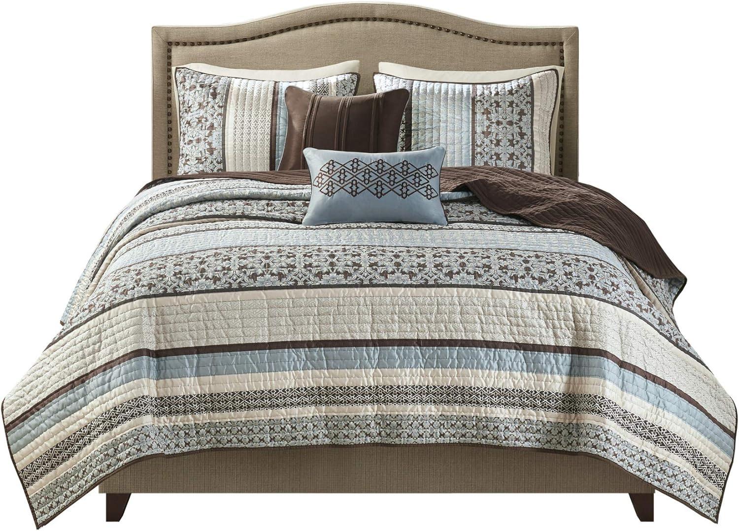 Jacquard Quilt Set with Throw Pillows