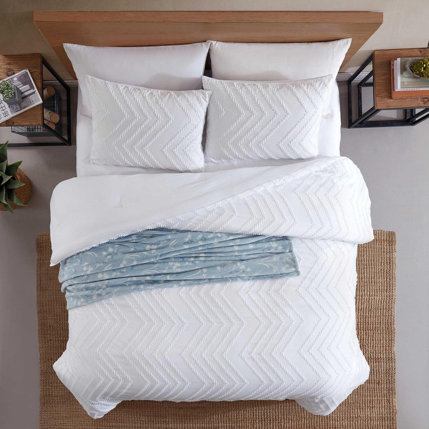 Wrangler Prarie Zig Zag White Reversible Comforter Bonus Set