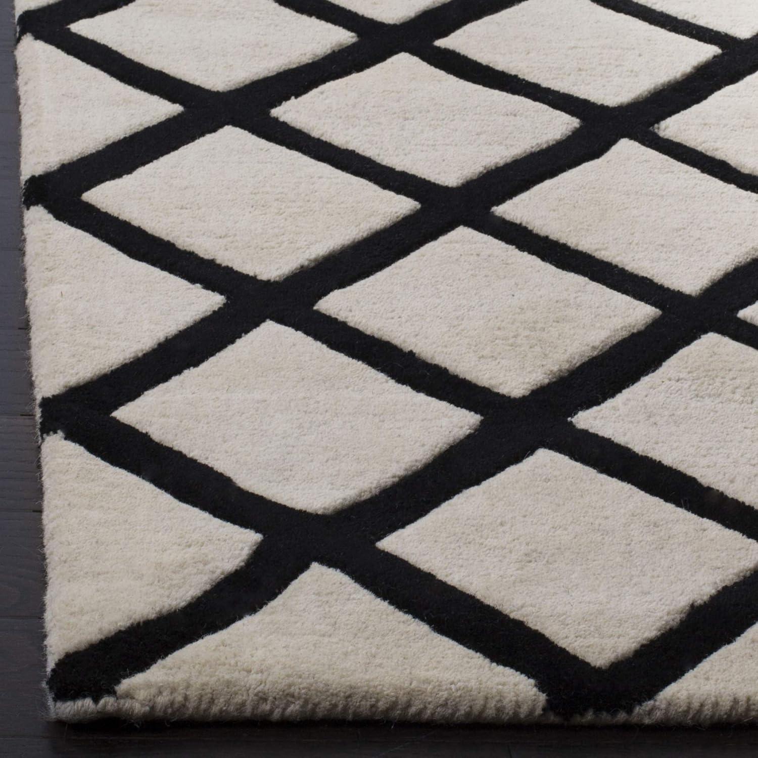 SAFAVIEH Chatham Jahn Geometric Diamonds Wool Area Rug, Ivory/Black, 6' x 9'