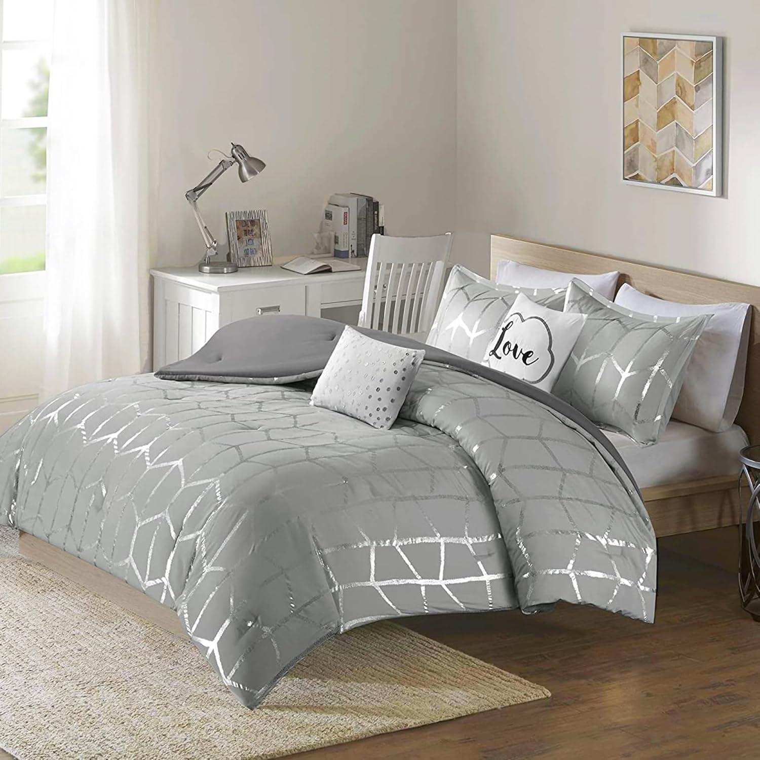 Intelligent Design Raina Metallic Printed Comforter Set