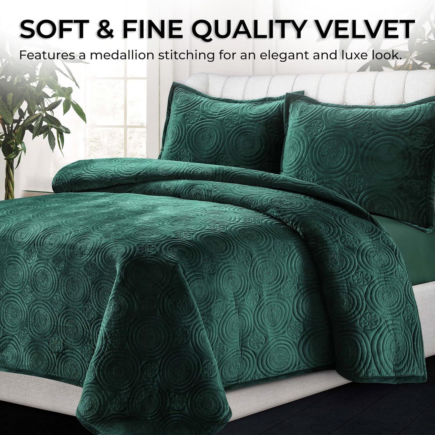 Capri Velvet Quilt Set