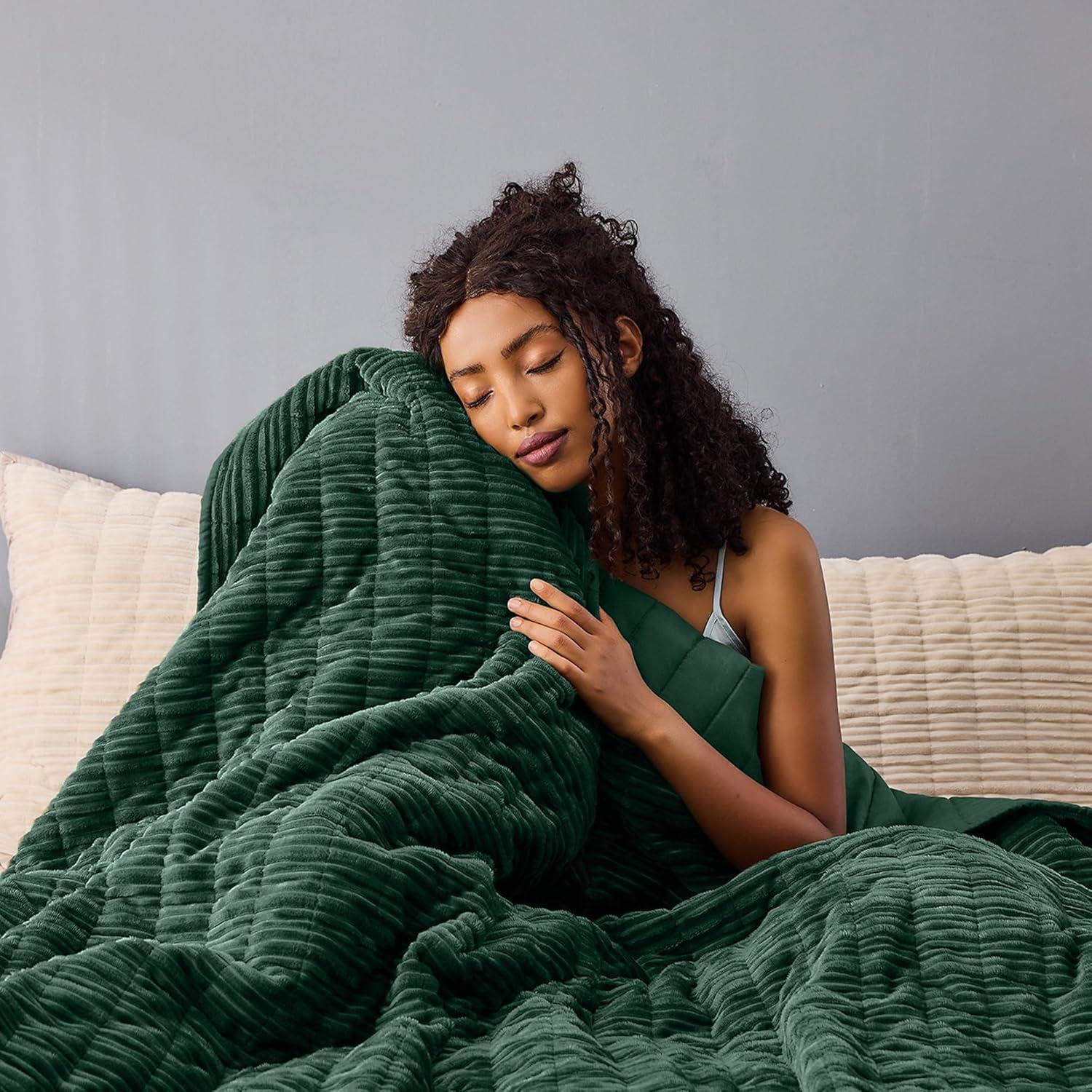 Wonderful Textile Wonderful Velvet 3-piece reversible quilt set
