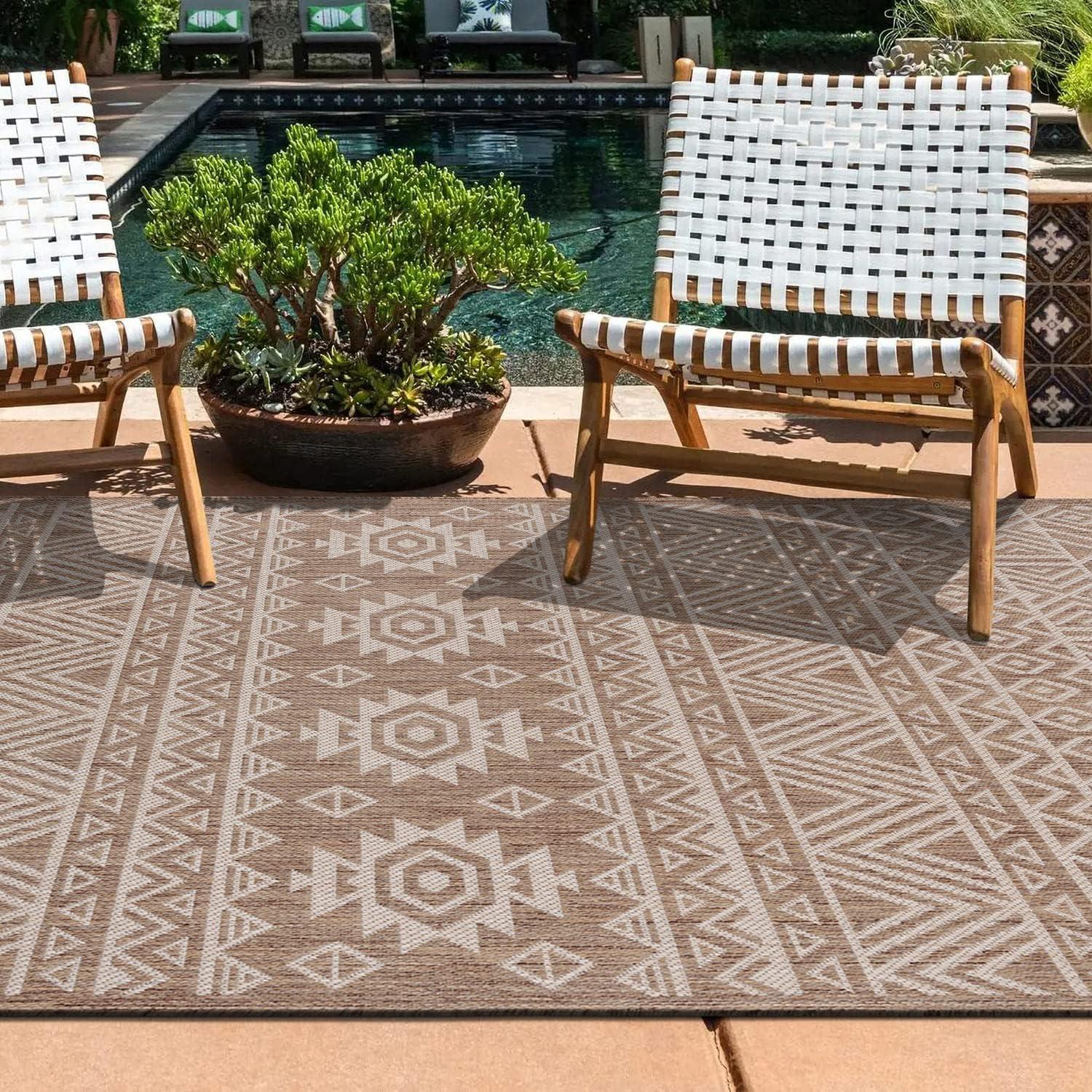 Bohemian Geometric Brown Synthetic 5' x 7' Indoor/Outdoor Rug