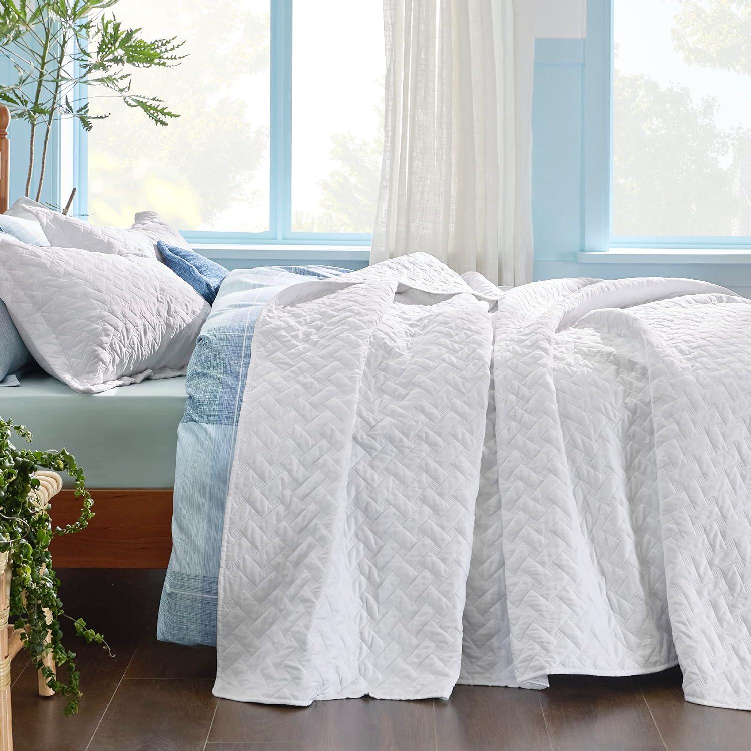 Lightweight Spring Quilt Set Oversized King Size White Bedding Set for All Seasons - Bedsure