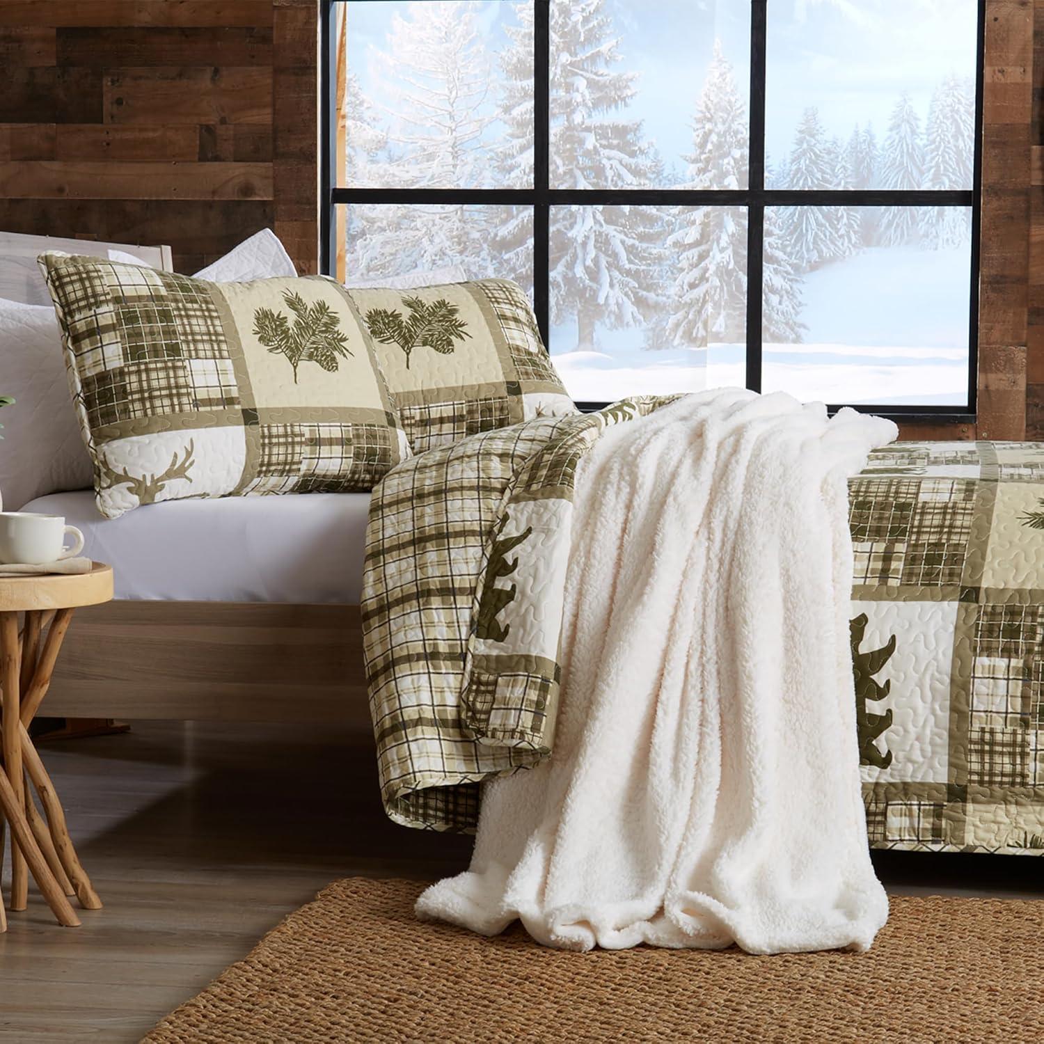 Great Bay Home Rustic Lodge All-Season Reversible Quilt Set With Shams  (Full / Queen, Stonehurst)