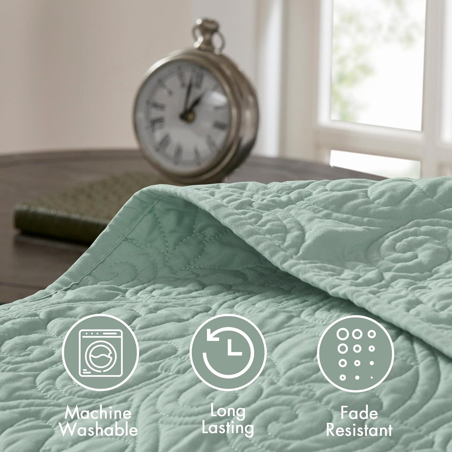 Quebec Reversible Bedspread Set