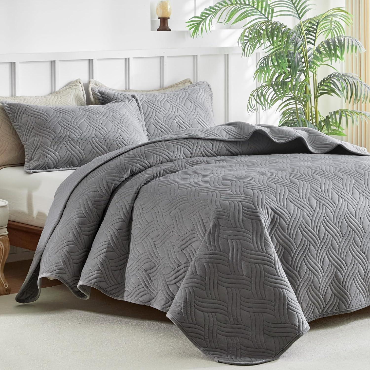 Diamond Velvet Quilt Set