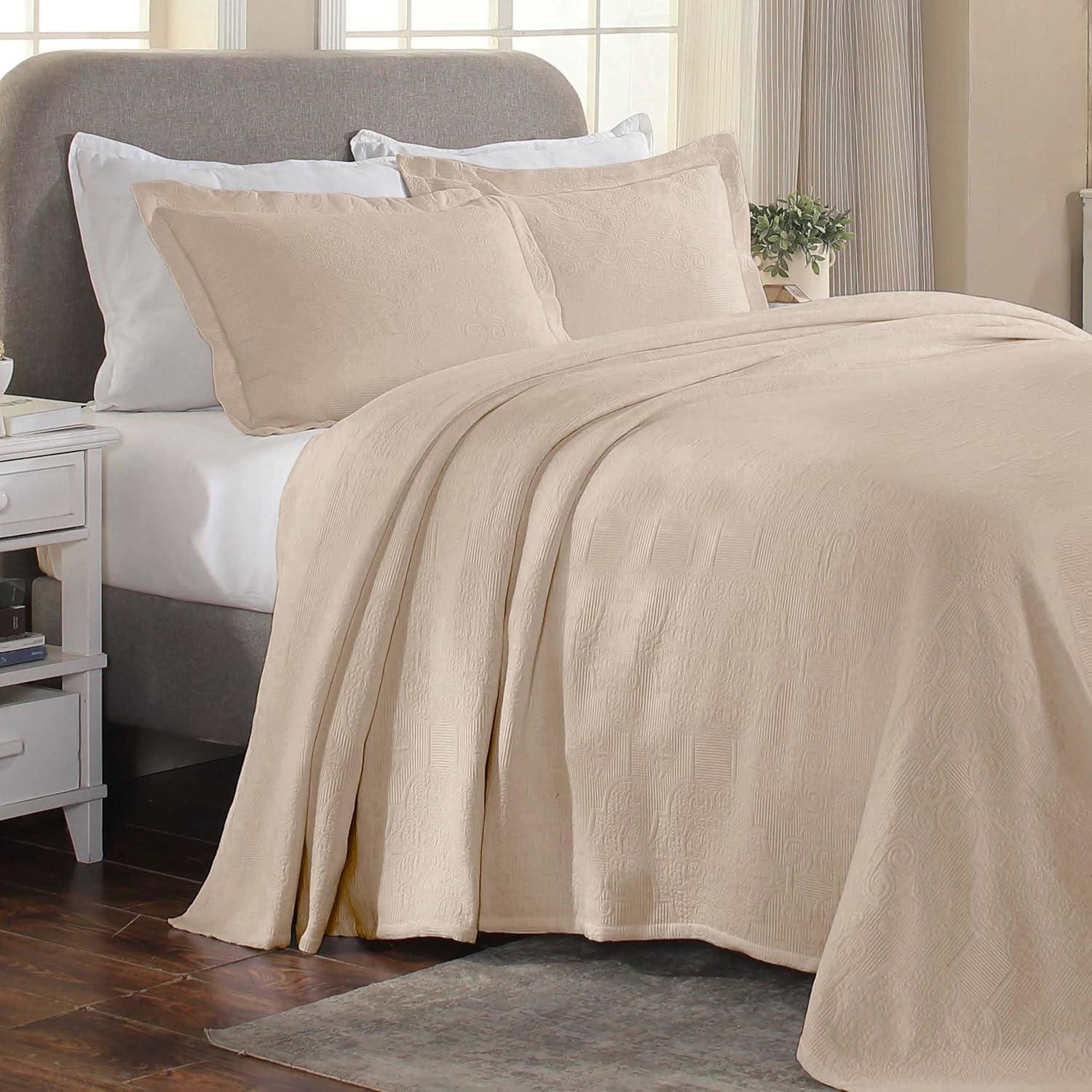 Superior Florin Matelasse Jacquard Scrolling Medallion Cotton Bedspread Set With Pillow Shams